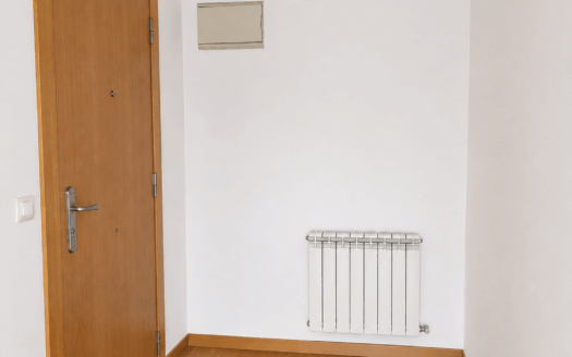 VENTA DE PISO DE 3 DORMITORIOS CON TERRAZA Y TRASTERO EN CL LANGREO POLA DE SIERO