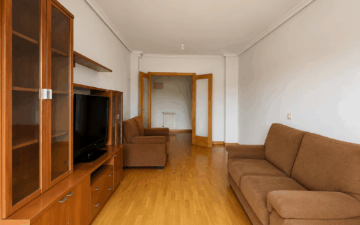 VENTA DE PISO DE 3 DORMITORIOS CON TERRAZA Y TRASTERO EN CL LANGREO POLA DE SIERO