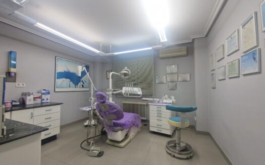 VENTA PISO INSTALADO COMO CLÍNICA DENTAL FUNCIONANDO, CON TERRAZA EN CL MARQUESA DE CANILLEJAS – POLA DE SIERO