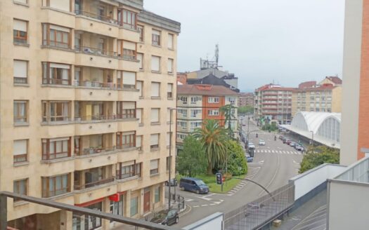 VENTA PISO PARA REFORMAR DE 4 DORMITORIOS Y TERRAZA CON PLAZA DE GARAJE Y TRASTERO OPCIONAL EN CL ALCALDE PARRONDO POLA DE SIERO