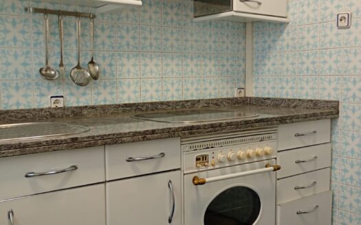 VENTA PISO PARA REFORMAR DE 4 DORMITORIOS Y TERRAZA CON PLAZA DE GARAJE Y TRASTERO OPCIONAL EN CL ALCALDE PARRONDO POLA DE SIERO