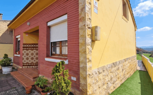 VENTA DE CASA 1 PLANTA CON PATIO, TERRAZA Y PARCELA EN EL CUTO – SANTIAGO DE ARENAS – SIERO