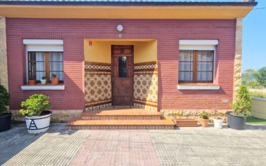 VENTA DE CASA 1 PLANTA CON PATIO, TERRAZA Y PARCELA EN EL CUTO – SANTIAGO DE ARENAS – SIERO