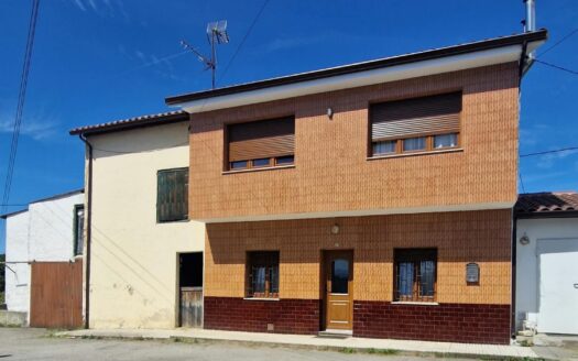 VENTA CASA Y FINCA EDIFICABLE EN VILLAR-CELLES (SIERO)