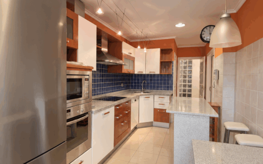 VENTA DE PISO AMUEBLADO DE 3 DORMITORIOS CON PLAZA DE GARAJE EN CL FERNANDO CASARIEGO-LA FELGUERA (ASTURIAS)