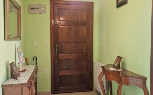 VENTA PISO DE 3 DORMITORIOS, TERRAZA CERRADA Y TRASTERO EN CL ÁNGEL EMBIL – POLA DE SIERO